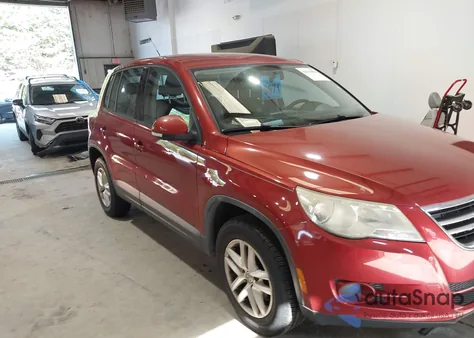 2011 Volkswagen Tiguan S z USA, uszkodzony, nr VIN WVGAV7AX4BW001335